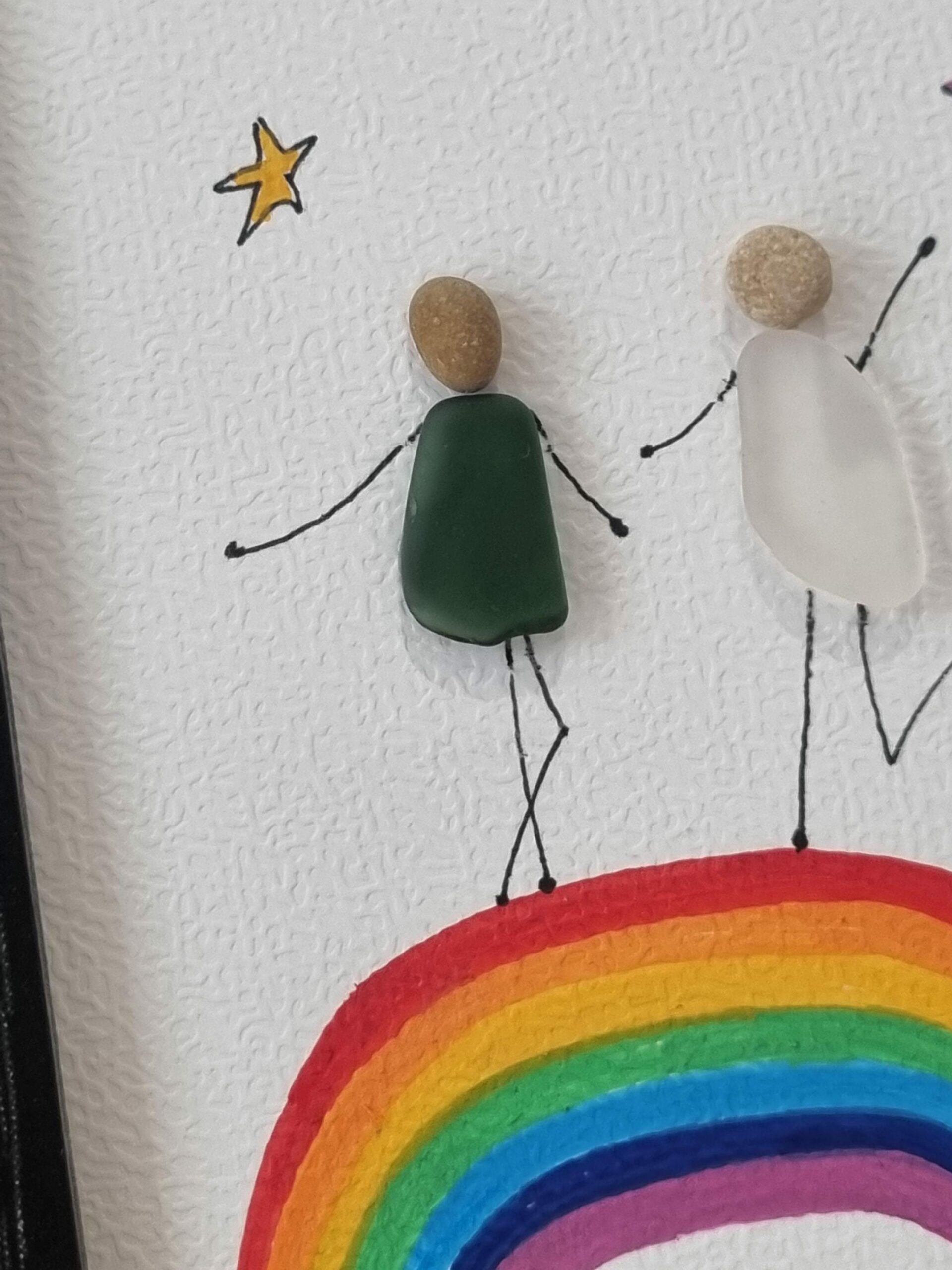 Cadre amitié arc-en-ciel en galets et verre poli – Cadeau meilleure amie personnalisé – Décoration amitié – Pebble art – Cadeau unique - Image 3