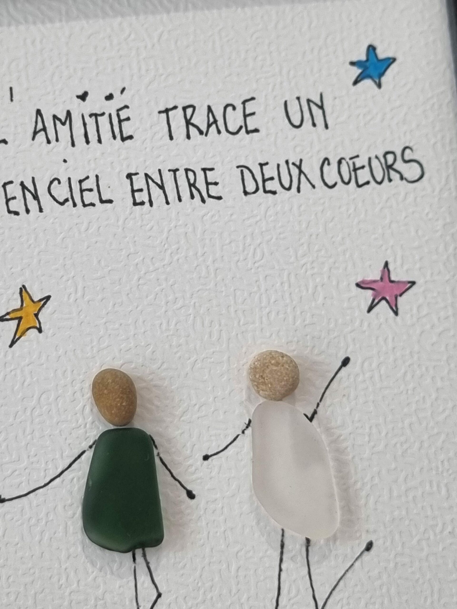 Cadre amitié arc-en-ciel en galets et verre poli – Cadeau meilleure amie personnalisé – Décoration amitié – Pebble art – Cadeau unique - Image 2
