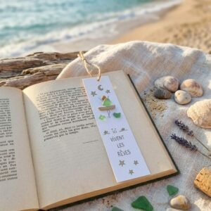Marque-page personnalisé en verre de mer et bois flotté | Cadeau lecteur fait main | Signet artisanal Ici vivent les rêves