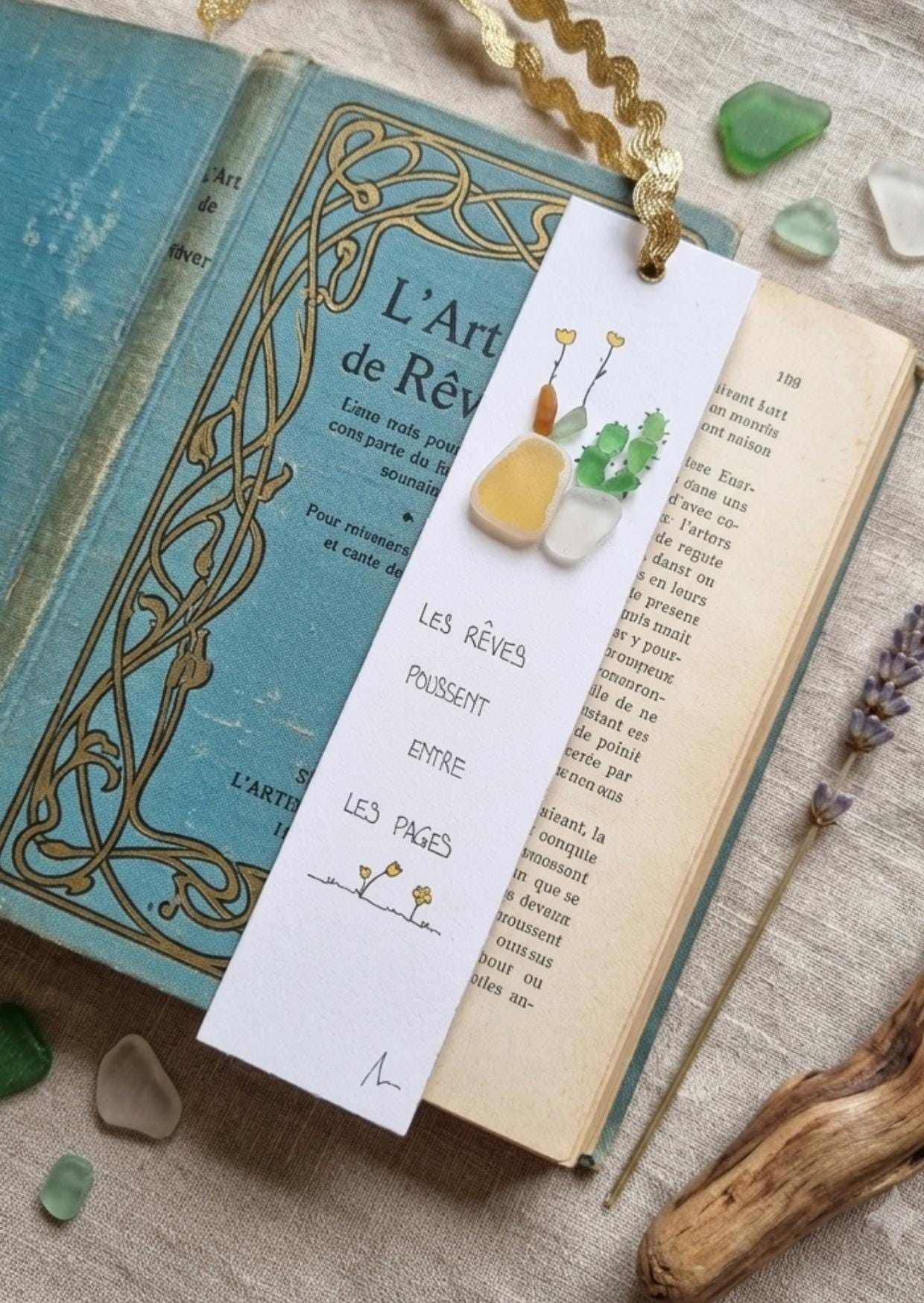 Marque-page artisanal en verre de mer personnalisé, cadeau lecteur, bijou de livre unique fait main, cordon au choix